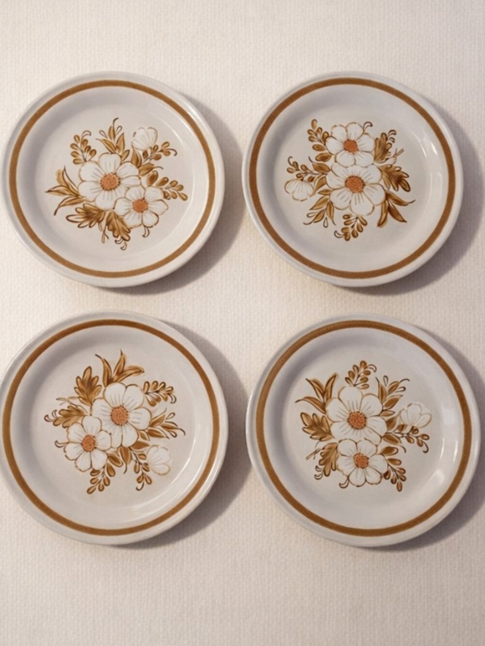 Vintage Set of 4 Mountain Wood Collection Dried Flowers stoneware plates dishes